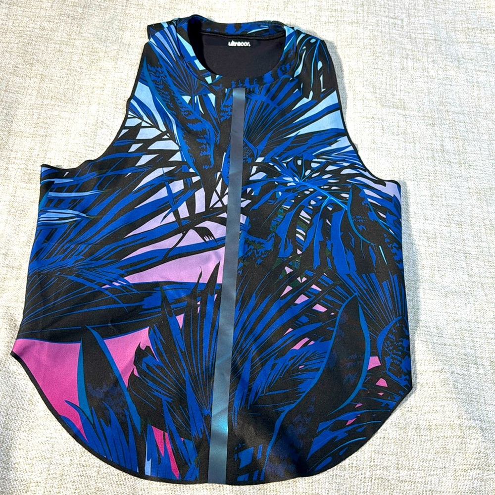 Women's ultracor Californian Naos Top. Size XS. P2P 16